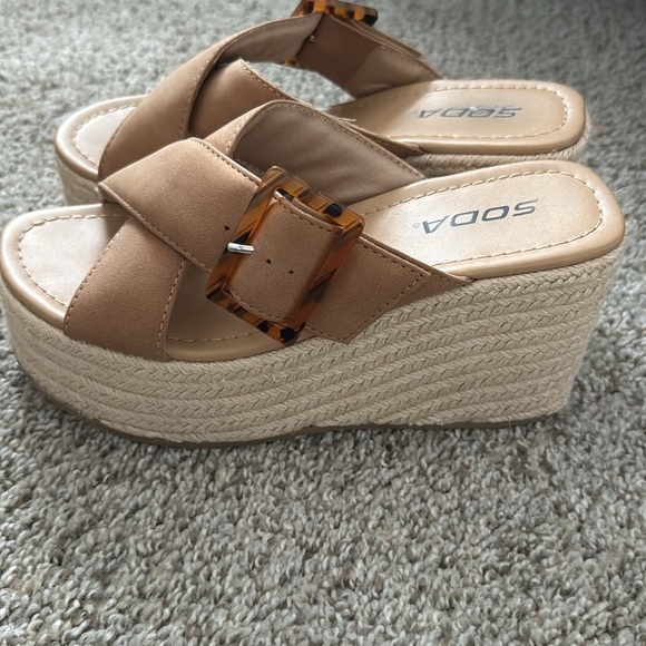 Soda Platform Sandals size 7 - Picture 1 of 7